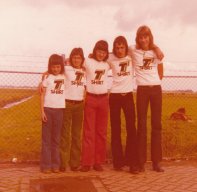 5 Pootjes op de Koninginneweg in 1973, want de rondweg was er nog niet.......Voor een grotere weergave en reactiemogelijkheid: klik hier
